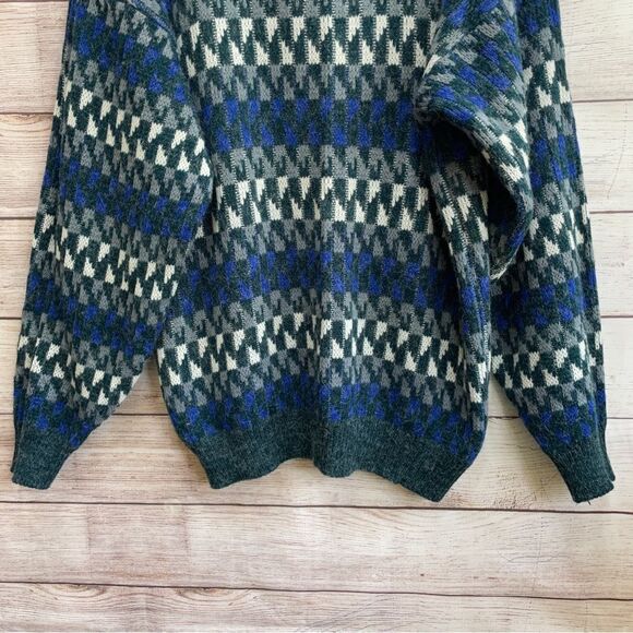 VINTAGE MCGREGOR SWEATER IN BLUE GEOMETRIC PRINT - Picture 3 of 5